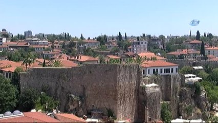 Antalya'da Roma Dönemine Ait Tartışılan Sütunlar Taşındı