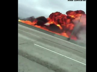 En panne de moteur, un avion de tourisme se crashe sur une autoroutes