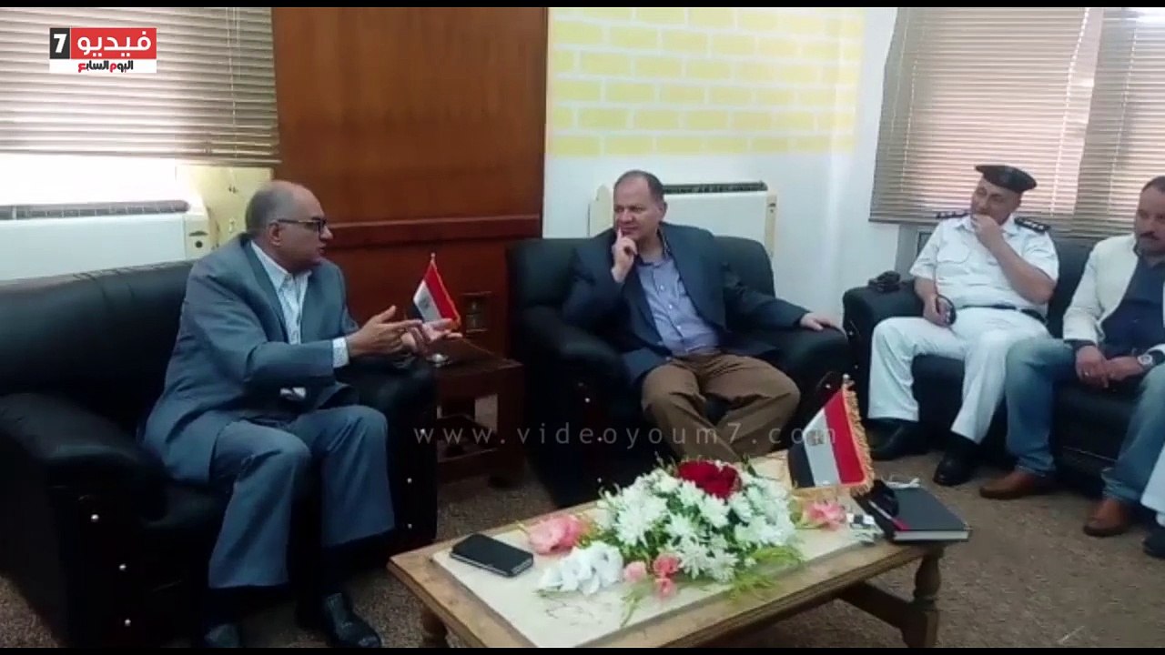 مدير أمن الإسماعيلية يلتقى مع مسئولى الغرفة التجارية وأصحاب السلاسل التجارية لضبط الأسواق
