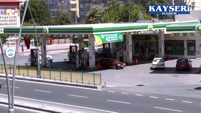 AHMET TURKMEN DEMİR PARMAKLIKLAR ARDINDA