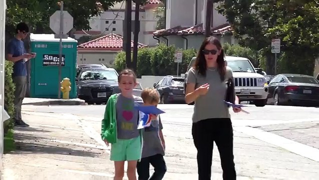 Jennifer Garner Attends Church Without Ben Affleck After Bahamas Getaway