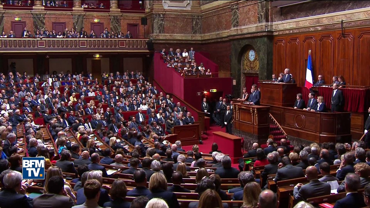 "Les années immobiles ou avec les années agitées." Le tacle de Macron à ses prédécesseurs