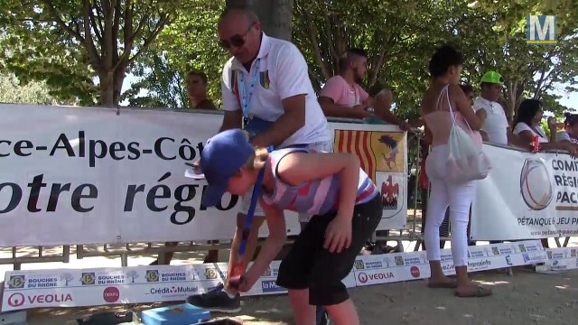 Initiation à la pétanque dans les allées de Borély