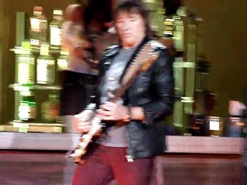 Bon Jovi - Amazin Richie Sambora performance