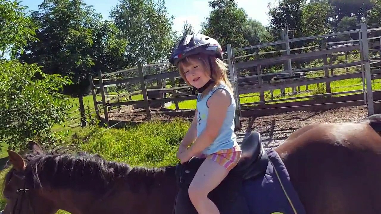 Valencia Reitet auf dem Pferd  in Jagsttalhof