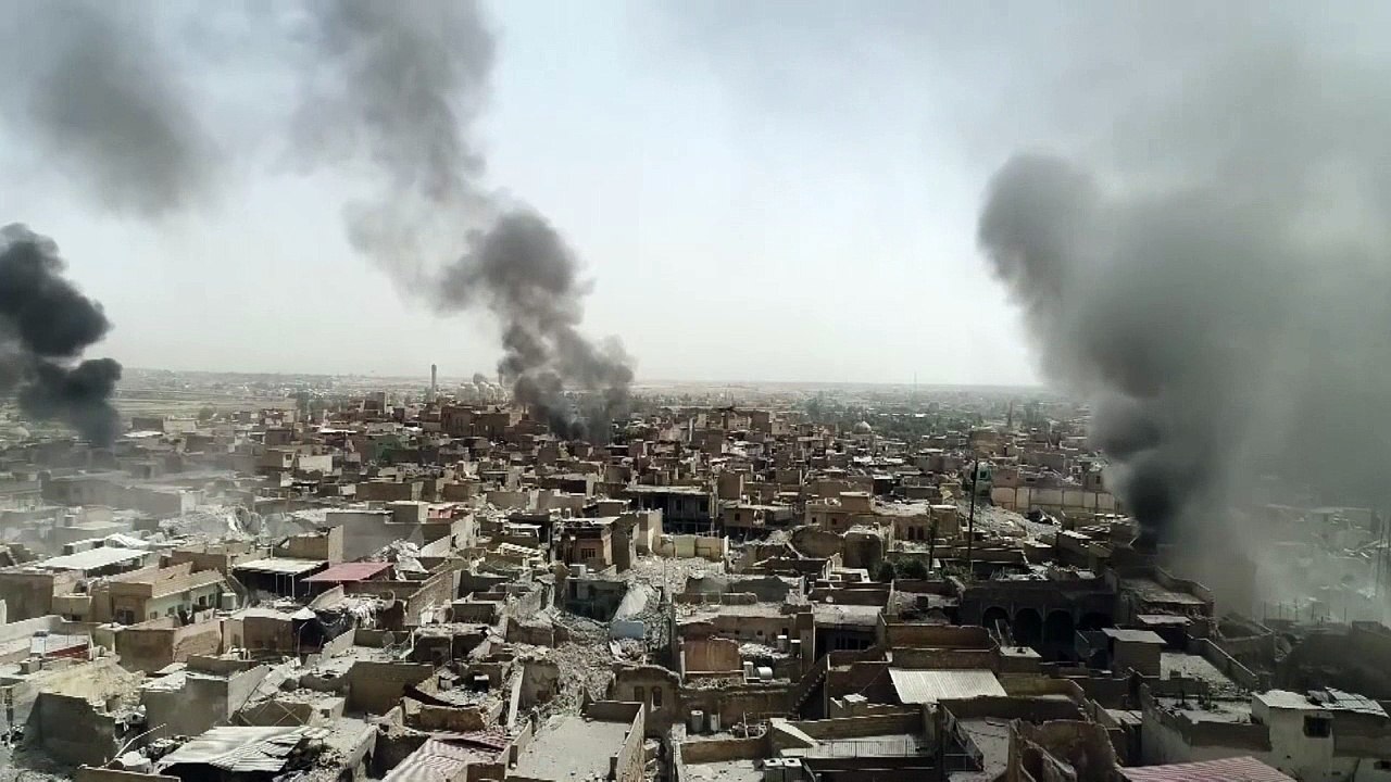 Dramatic drone footage shows destruction in Mosul