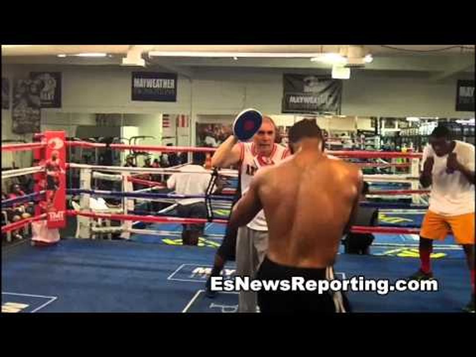 jleon love working mitts at mayweather boxing club - EsNews Boxing