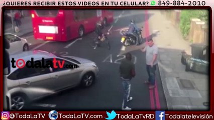 Una brutal pelea en plena calle detuvo el tránsito en Londres-Video