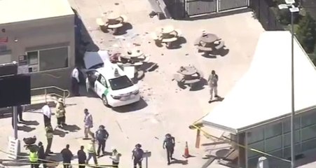 ABD'de Bir Otomobil Yayaların Arasına Daldı, Yaralılar Var