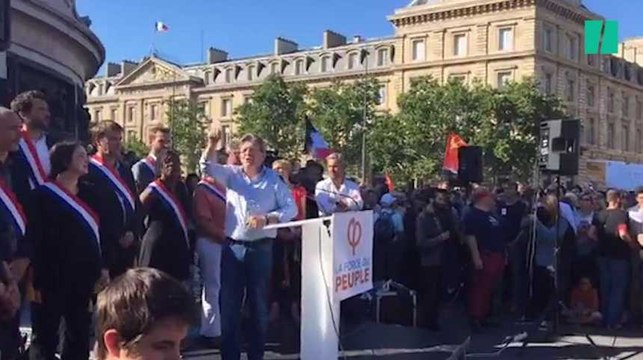 Depuis la place de la République, Jean-Luc Mélenchon s'en prend à Emmanuel Macron