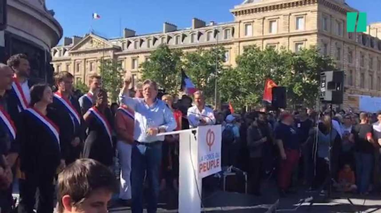 Depuis la place de la République, Jean-Luc Mélenchon s'en prend à Emmanuel Macron