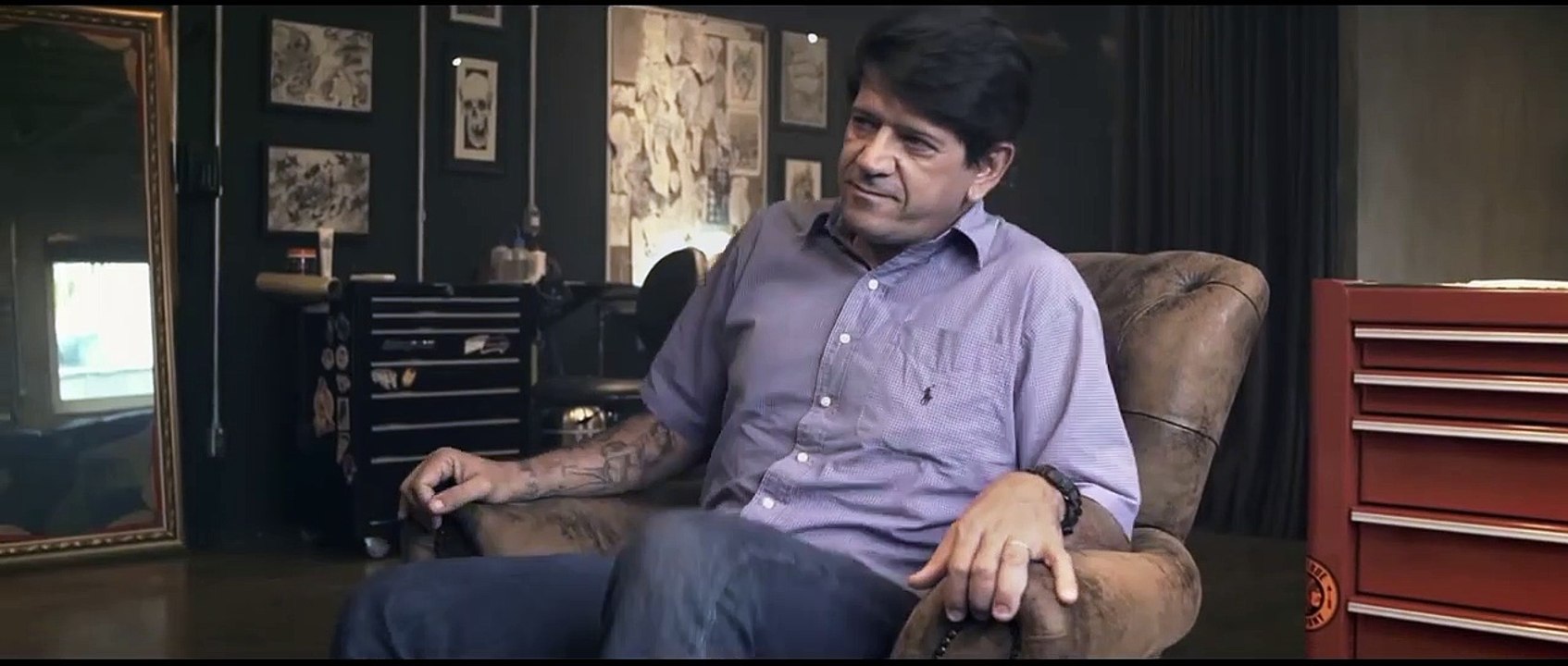 Tatuador brasileiro tem a melhor ideia de sempre para as tatuagens com o nome dos ex