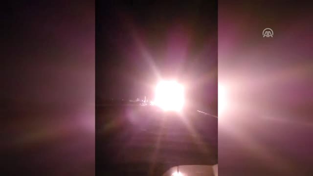 Tırla Çarpışan Tankerde Patlama - Tankerde Meydana Gelen Patlama Anının Cep Telefonu Görüntüsü