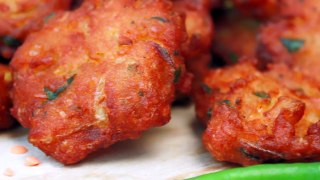 কুড়কুড়ে পেঁয়াজু   ইফতার রেসিপি   Crispy Piyaju Recipe   Bangladeshi Piaju Piyaji Recipe  Daler Bora