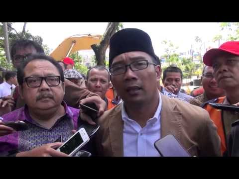 Ridwan Kamil membongkar parkiran mall Paris Van Java - IMS