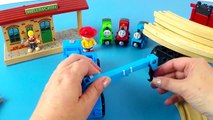 TOY PLAY - Caillou, Bob The Builder and Lofty Help Build Train Track _ Toyshop - Toys For Kids!