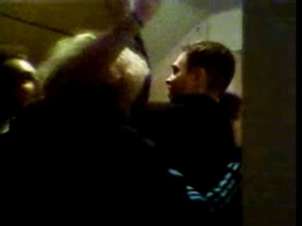 mélé ds petit couloir