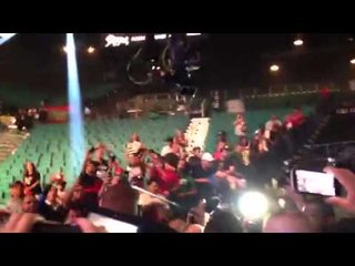 Canelo Alvarez Fans Yell at Floyd Mayweather - esnews boxing