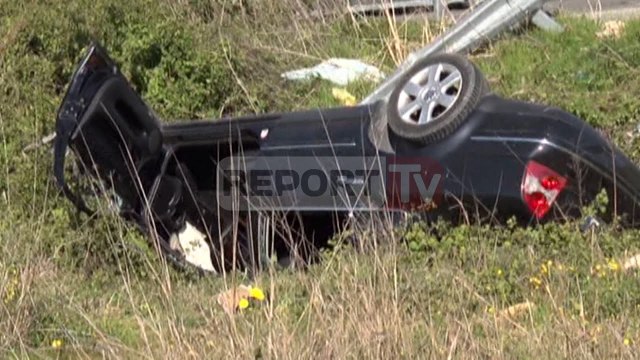 Report TV - Përplasen dy makina në aksin Lezhë-Shkodër, dy të plagosur