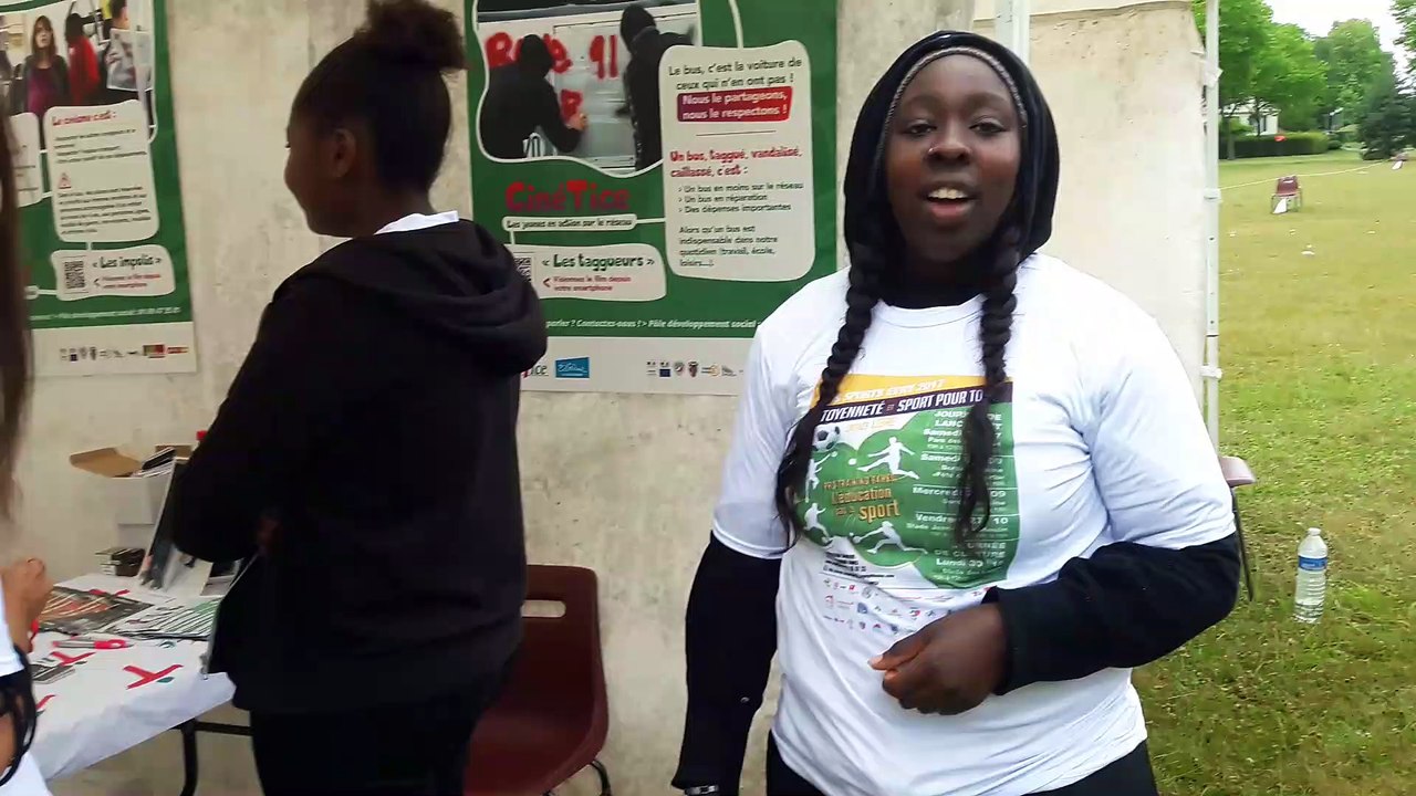 ON CHERCHE DES REPONSES AU STAND DE LA TICE