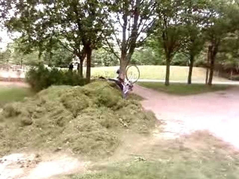 Pecheur dans l'herbe