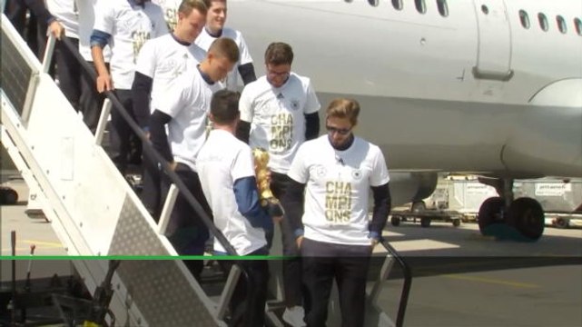 VIRAL: Confederations Cup: Jerman Pulang Membawa Trofi Piala Konfederasi