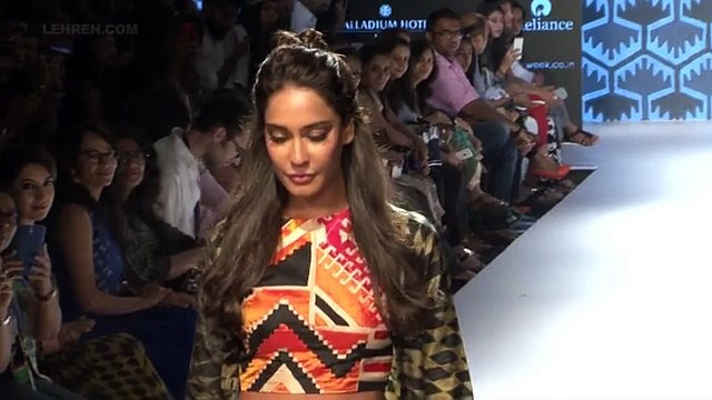 Lisa Haydon Shares ADORABLE Picture With Son Zack