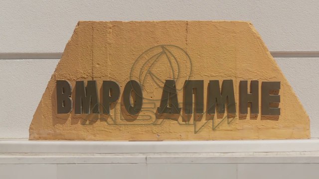 ВМРО-ДПМНЕ и СДСМ повторно си реплицираа околу мандатот на Заев