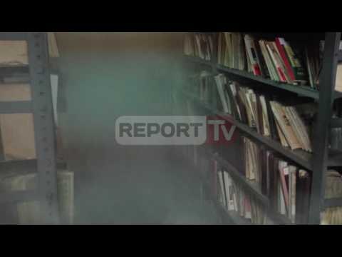 Report TV - Zjarr në Biblotekën Kombëtare pamjet sesi digjen librat e vjetër