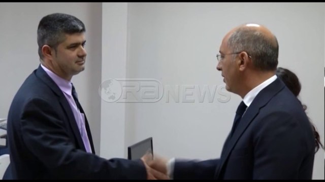 Ora News – Ngec Vettingu, Avokati i Popullit merr dosjet e aplikimeve