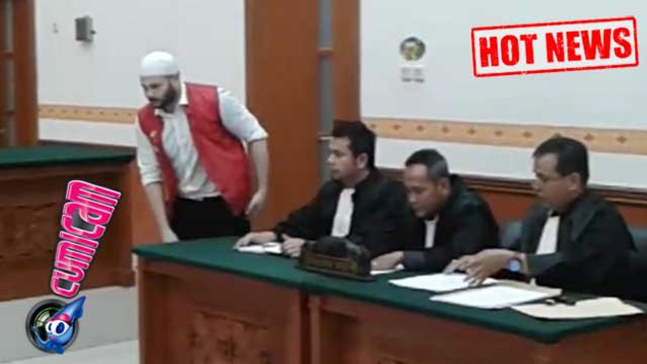 Hot News! Begini Ekspresi Wajah Ridho Rhoma Saat Terima Dakwaan - Cumicam 04 Juli 2017