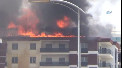 Kırıkkale'de 12 Katlı Apartmanın Çatısı Alevlere Teslim Oldu