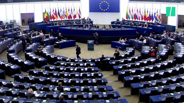 Vous êtes ridicules : Juncker dénonce les eurodéputés