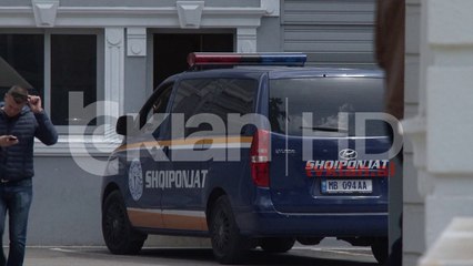 Kapen me armë e makinë të blinduar “miqtë” e Etlon Çiçes