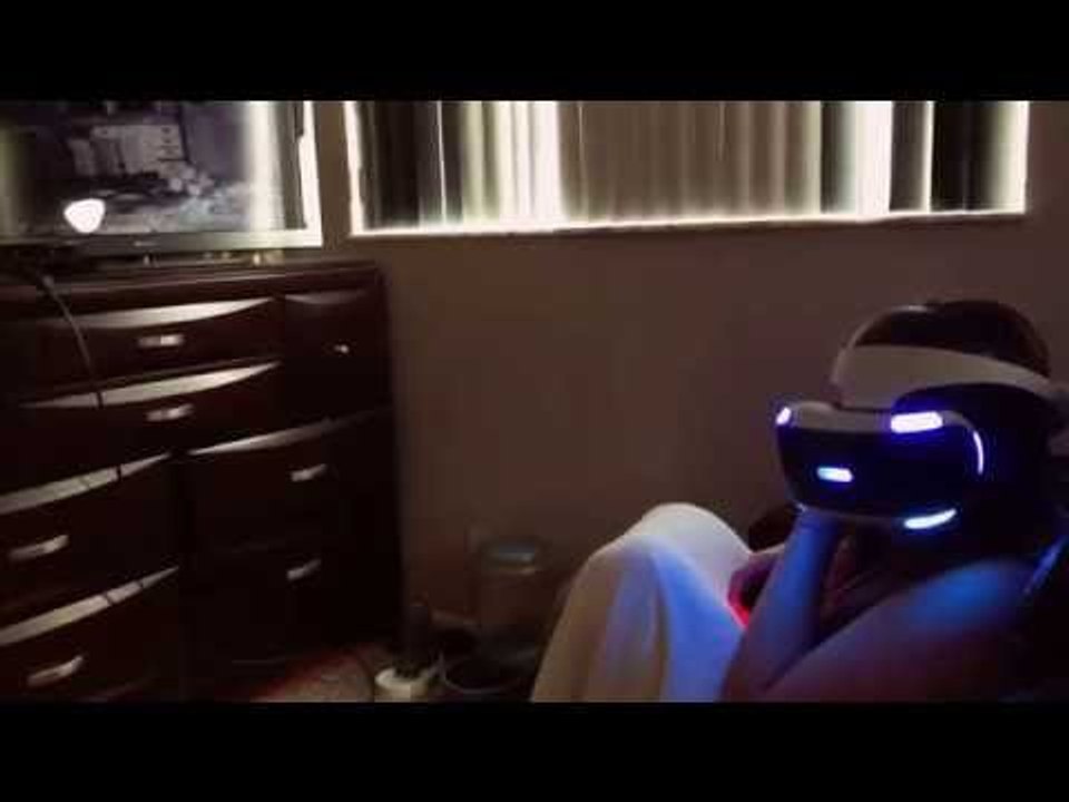 12-Year-Old Tries Virtual Reality for the First Time