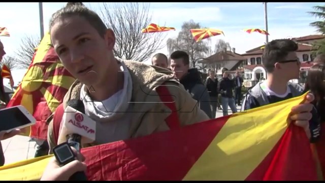 Протест на средношколци во Охрид и Битола против албанската декларација