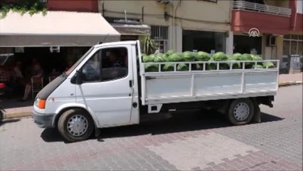 Muhtardan Mahalle Sakinlerine 7 Ton Karpuz