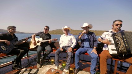 Trio Parada Dura - Chutando Lata