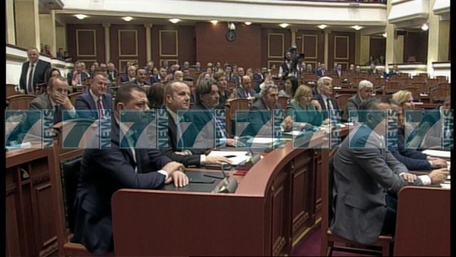 VOTOHEN NE KUVEND KATER MINISTRAT E RINJ - News, Lajme - Kanali 8