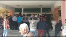 Report TV - Protesta në Fier, banorët kundër ndërtimit të fushës së mbetjeve