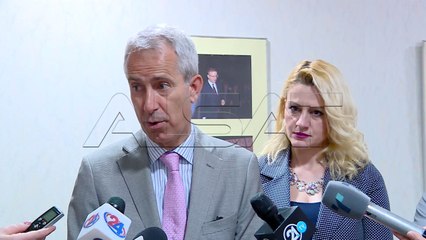 Пломп: Да се свика Парламентот и да се почитува парламентарното мнозинство