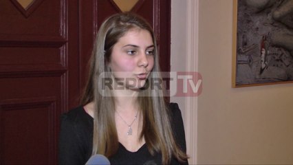 Report TV - 5 çmime në festivalin 'Jorgjia Truja' triumfojnë dy fitues nga Kosova