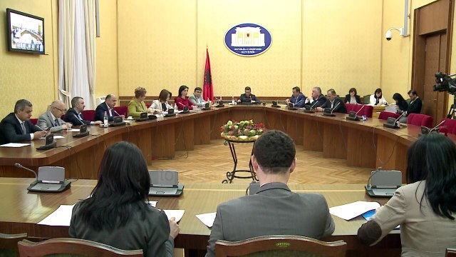 Falja e borxheve, do të përfitojnë edhe fermerët - Top Channel Albania - News - Lajme