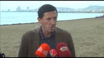 Ora News - Durrës, plugimi i rërës dhe dezinfektimi nis pas disa ditësh