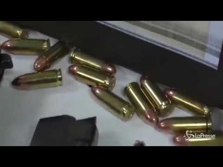 Ora News - Itali - Celula xhihadiste, fotoja e kosovarëve të arrestuar dhe armët