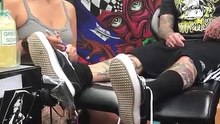 Tatuador pede a namorada em casamento