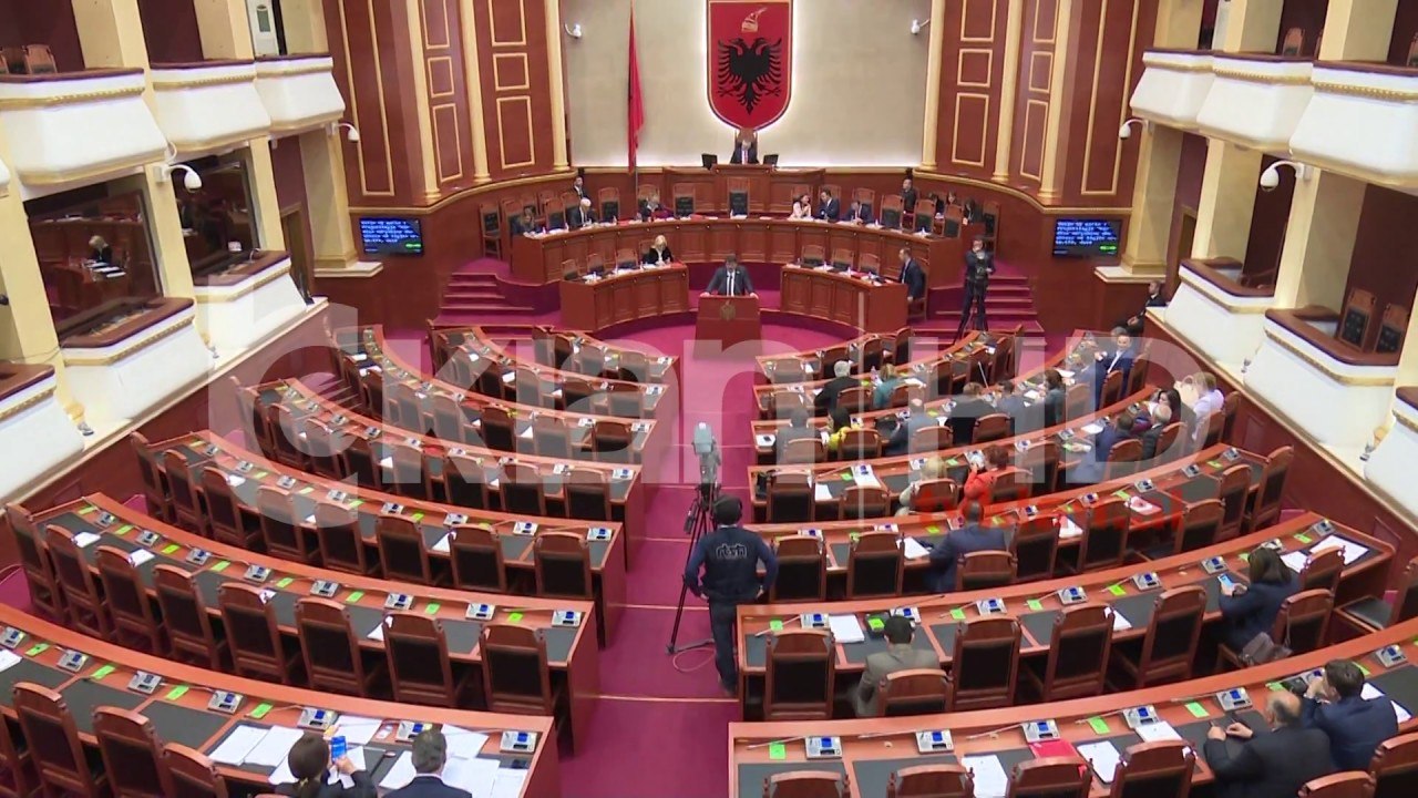 Blushi përplaset me deputetët socialistë