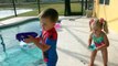 Entretenimiento para Niños piscina juguetes agua agua agua ★ jugar con piscinas de agua que bañan los juguetes de agua