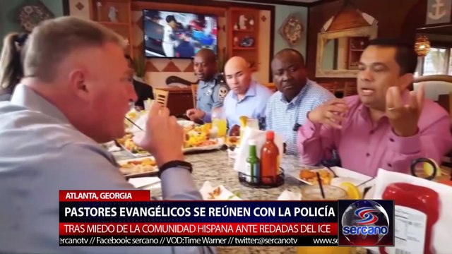 PASTORES EVANGÉLICOS SE REÚNEN CON LA POLICÍA