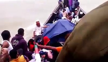 Big Tidal on SANT MARTIN,Men are screming on sant martin island on boat